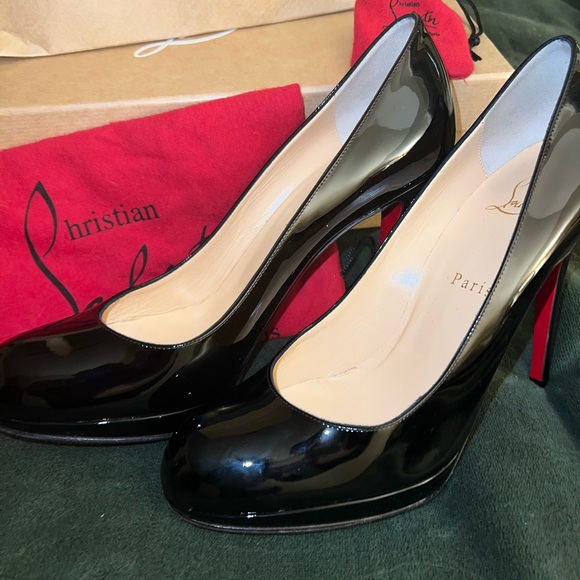 Never Worn! Louboutin Simple Pumps - Picture 2 of 12